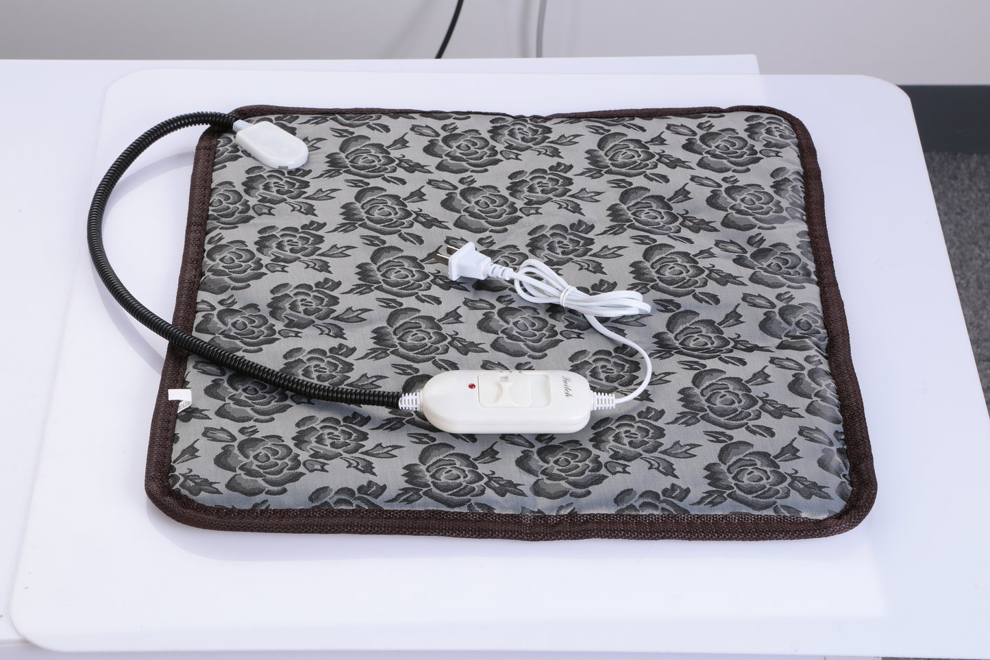 Heated Pet Pad for Dogs & Cats – Waterproof, Chew-Resistant & Adjustable Temperature Bed Mat